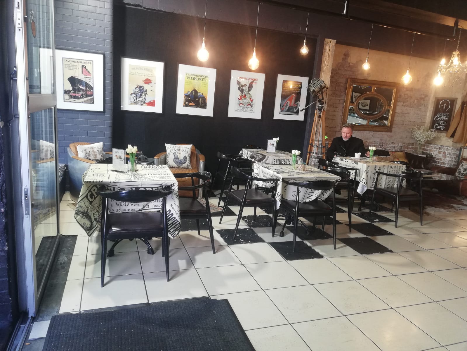 Laude Classic Cars café interior